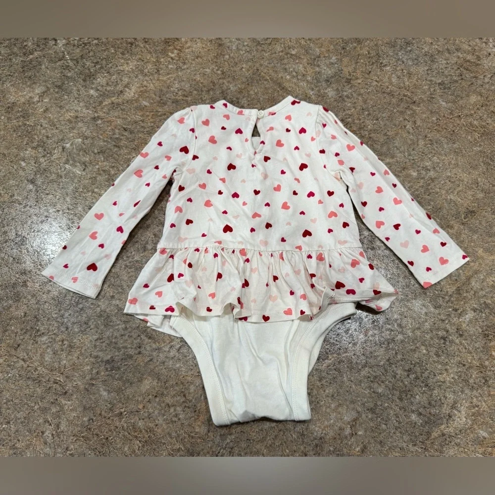 babyGap Long Sleeve Peplum Bodysuit – 18–24 Months – Red & Pink Hearts